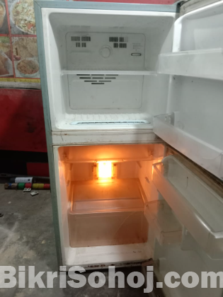 ফ্রিজ